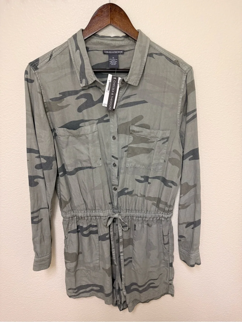NWT‎ Chelsea & Theodore Camo Long Sleeve Button-Down Romper Jumpsuit  Shorts M